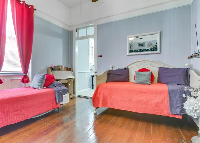 NOLA House in Irish Channel - Walk to Magazine St!